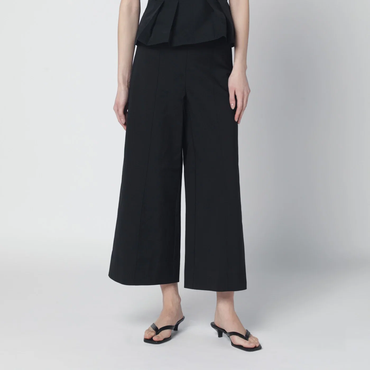 SIMKHAI Kallin black shorts