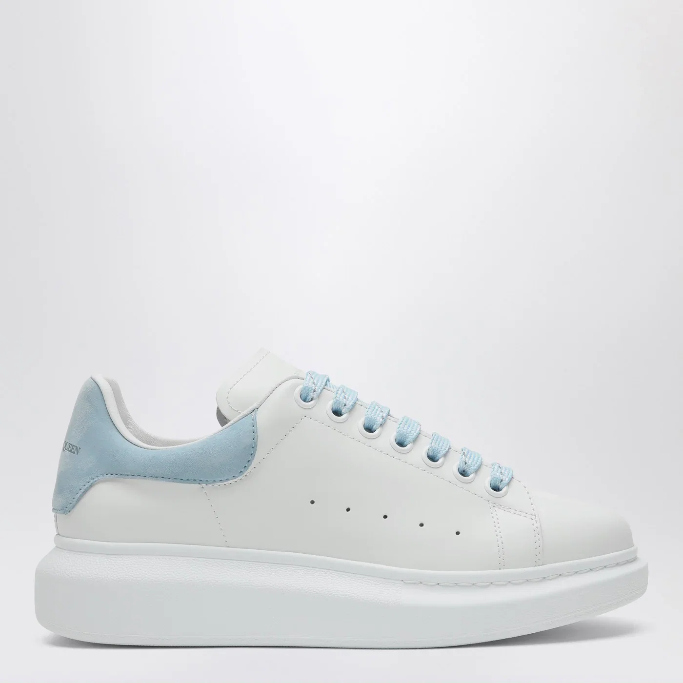Alexander McQueen Oversize Sneakers white/powder blue