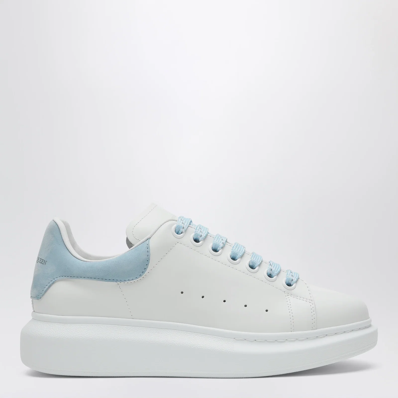 Alexander McQueen Oversize sneakers in white/powder blue