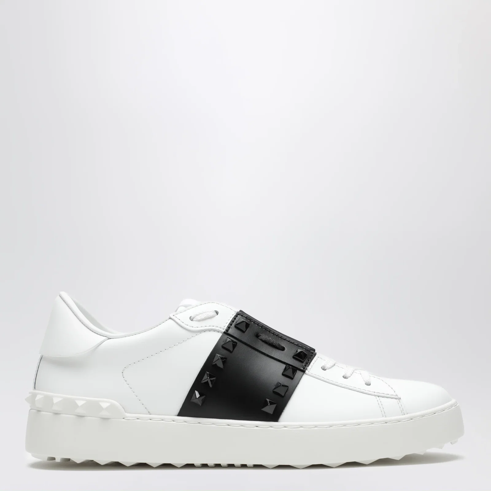 Valentino Garavani Rockstud Untitled white/black sneaker