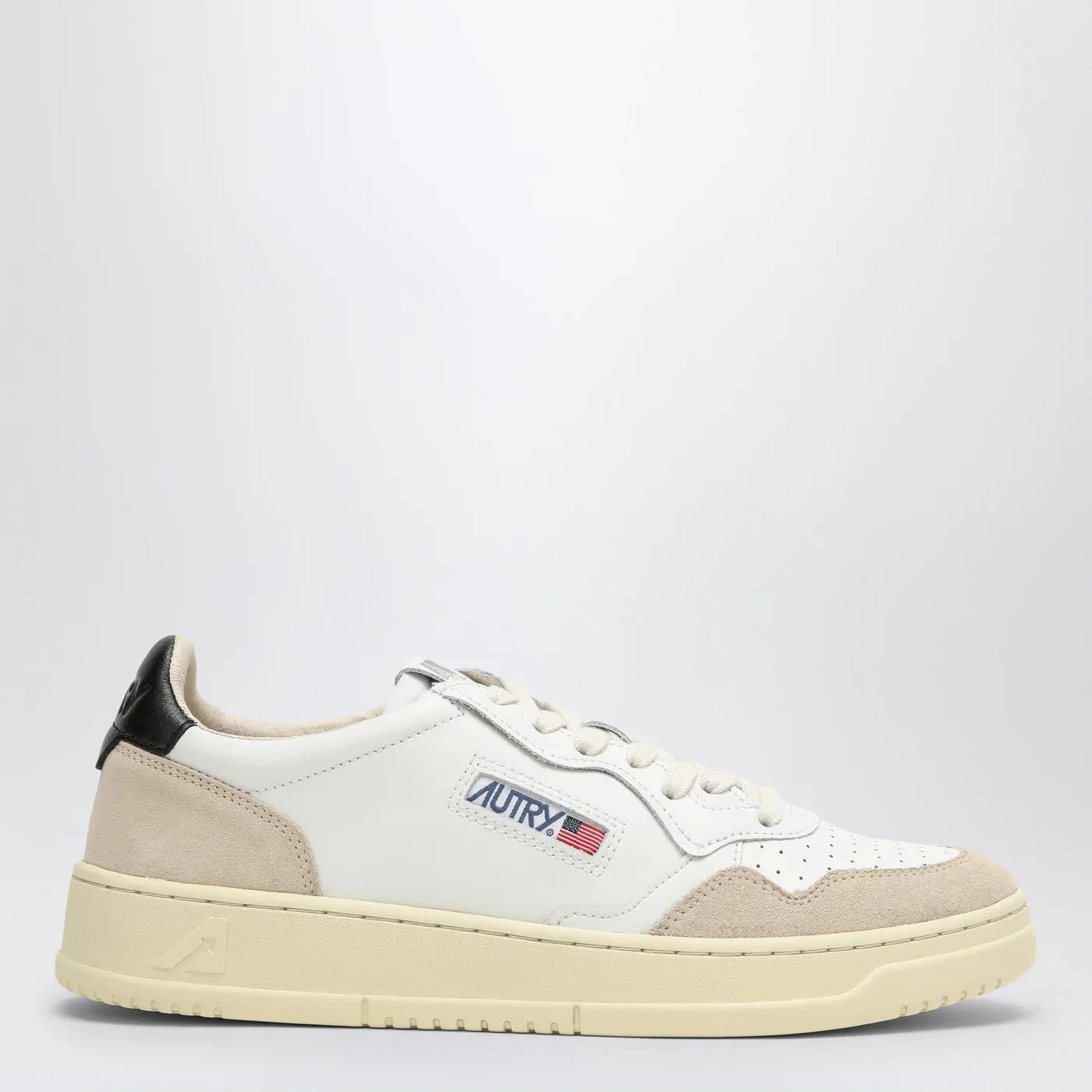 AUTRY Medalist trainer in white/black leather and suede